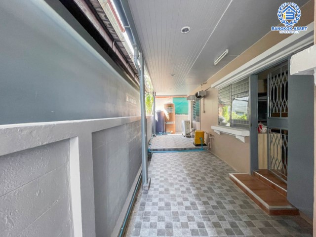 *****บ้านเดี่ยวมือสองย่านนนทบุรี ม. ศราวัณวิลล์ แจ้งวัฒนะ บนเนื้อที่ 54 ตร.ว. ฟังก์ชัน 4 ห้องนอน 3 ห้องน้ำ 3 ที่จอดรถ บ้านรีโนเวทใหม่ สภาพสวยพร้อมอยู่ แถมเครื่องปรับอากาศ บนทำเลเชื่อมต่อทุกการเดินทาง ใกล้รถไฟฟ้าสายสีชมพู "สถานีแจ้งวัฒนะ-ปากเกร็ด" และทางด่วน "ศรีรัช"